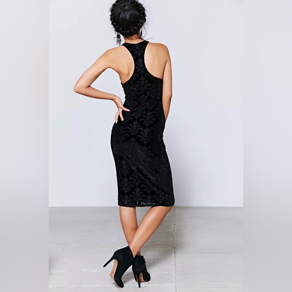 Urban Outfitters - Pins and Needles Baroque Black Velvet Midi Dress - Small - Picture 2 of 8